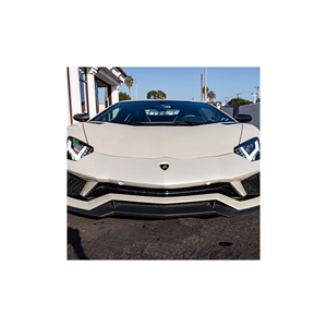 Lamborghini avec un design d'échappement hexagonal, représentant un style de marque signature. - Product Image 1