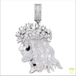 Bijoux religieux bicolores glacés avec baguette et diamants ronds de laboratoire VVS pour un look audacieux - Product Image 2