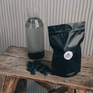 หินชุงไกต์ขนาด 0.39-1.18 นิ้ว (10-30 มม.) ต่อชิ้น น้ำหนัก 1.98 ปอนด์ (450 กรัม) ในบรรจุภัณฑ์แบรนด์ - Product Image 3