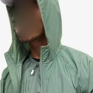 ชุดเสื้อแจ็คเก็ตกันลมแบบสั้นสำหรับผู้ชาย เนื้อผ้ายืด น้ำหนักเบา กันลมได้ดี พร้อมกางเกงที่ยืดหยุ่น เหมาะสำหรับการฝึกซ้อมและกิจกรรมกลางแจ้ง - Product Image 4