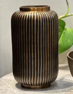 แจกันดอกไม้โลหะงานแฮนด์เมดดีไซน์ทันสมัยแบบสร้างสรรค์ที่วางดอกไม้ใหม่ - Product Image 1