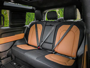 Land Rover Defender X-Dynamic SE d'occasion propre, modèle 2023 - Product Image 6