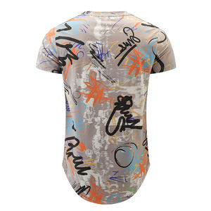 เสื้อยืดคอกลมแขนสั้นพิมพ์ลายกราฟฟิตีสำหรับผู้ชาย ทรงโค้งยาวพิเศษ สไตล์อูร์เบน - Product Image 2