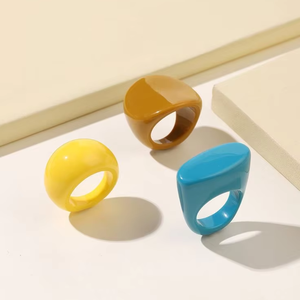 แหวนเรซิ่นขายดี แหวนแฟชั่นสำหรับสาวๆ แหวนนิ้วปรับขนาดได้ ดีไซน์ทันสมัย แหวนเรซิ่นสำหรับขายแบบกำหนดเองได้ - Product Image 1