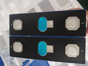 EVE Lifepo4 <span class=keywords><strong>3</strong></span>.2 v 230Ah pil hücresi sınıf bir ab stok lityum güneş Li iyon prizmatik enerji depolama LF230 Akku Lfp li3.2 v - Product Image 4