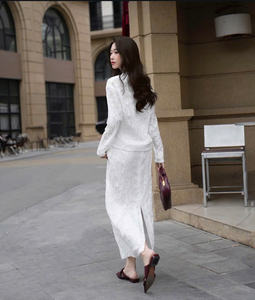 Robe blanche de luxe de haute qualité pour femmes personnalisable OEM/ODM fabriquée au Vietnam - Product Image 4