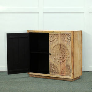 Armoire à deux portes en bois de manguier sculptée à la main Meubles de rangement au design moderne pour salon, salle à manger et chambre à coucher Finition en bois naturel - Product Image 4