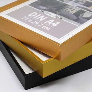 Cadre photo/poster en aluminium doré DIN A4 (21 x 29,7 cm) – Cadre métallique pour photos et tableaux, idéal pour la décoration intérieure – Tailles 50x70 et 30x40 disponibles – Fabriqué en alliage - Product Image 4