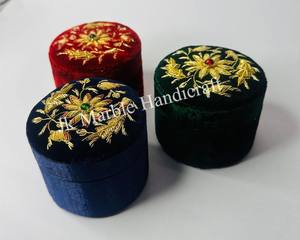 Magnifique boîte de rangement pour bijoux en soie et tissu Shanell, faite à la main, pièce royale, durable, motif parfait, solution personnalisée - Product Image 2