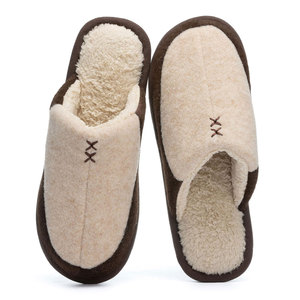 Pantuflas de Hotel de Diseño Nuevo y Moderno con Suela Gruesa, Pantuflas Desechables de Felpa Recicladas para Huéspedes - Product Image 5