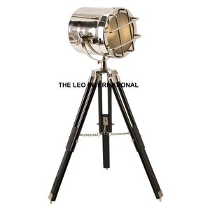 Elegante Lámpara de Pie Redonda Chapada en Oro con Pantalla Blanca, Ideal para Decoración de Hoteles y Villas de Alta Gama - Product Image 3