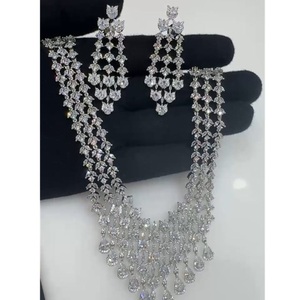 Impresionante conjunto de collar con aspecto de piedras AD con acabado plateado de alta calidad con pendientes para mujer, colección de ropa de fiesta de boda para mujer - Product Image 1