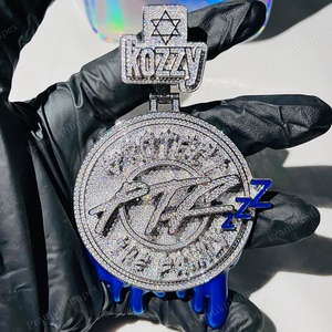 จี้เงินฮิปฮอปของผู้ชายจี้เคลือบตัวอักษรสองโทนสีเงินแบบกำหนดเองทันสมัยออกแบบได้ตามต้องการผลิตในอินเดีย - Product Image 2