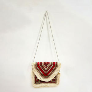 Banjara กระเป๋าคลัทช์ออกแบบด้วยมือสำหรับผู้หญิงสไตล์โบฮีเมียนปักหินและลูกปัดทำจากหนัง - Product Image 1