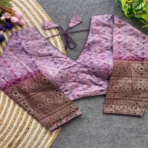 La blusa de verano tiene cuello en forma de V, tanto frented, espalda y patrón sabyasachi Blusa Jari, y trabajo de impresión de dos toneladas y multy butty - Product Image 1