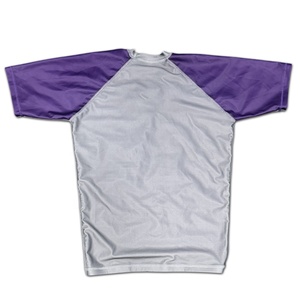 เสื้อรัดรูปป้องกันแสงแดด UPF 50+ ระบายอากาศได้ดี เป็นมิตรกับสิ่งแวดล้อม เนื้อผ้านุ่ม แห้งเร็ว เหมาะสำหรับกีฬาว่ายน้ำกลางแจ้ง - Product Image 3