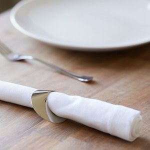 Servilletero Minimalista de Latón Pulido, Diseño Ovalado Escultural Ancho y Trenzado, Porta Servilletas de Metal para una Mesa de Comedor Elegante y de Lujo - Product Image 5