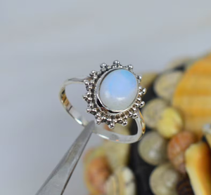 Anillo de piedras preciosas de Plata de Ley 925 hecho a mano, piedra NATAL DE OCTUBRE DE opalita lechosa, joyería de diseñador de forma ovalada, anillos de moda - Product Image 1