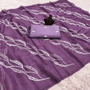 Sari de Diseño VASTRA COTTAGE, Tela Suave de Verano con Bordado Intenso y Blusa a Juego - Product Image 2