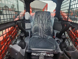 รถตักล้อยาง Kubota SVL97-2 มือสอง ขนาด 1 ตัน สำหรับงานก่อสร้าง ฟาร์ม และงานในสวน - Product Image 2