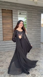 Salwar Kameez traditionnel élégant noir avec des éclats de diamants pour femmes, idéal pour les tenues de soirée - Product Image 5