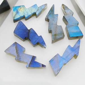 Labradorite Thunder Shape Gemstones Pierres naturelles en vrac pour les projets d'artisanat et de conception de bijoux 25x10mm - Product Image 3