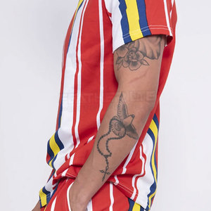 Vente en gros Ensemble de t-shirts et shorts décontractés pour hommes avec logo personnalisé Taille élastique Longueur genou - Product Image 5