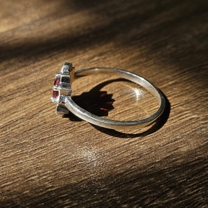 Bague en pierres précieuses en argent fleur grenat à facettes bijoux en argent léger avec incrustation de perles pour les fêtes de mariage en gros disponible - Product Image 2