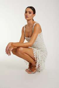 Robe moulante blanche sans manches, brodée métallique, longueur genou, simple, avec ourlet texturé effet crochet, en dentelle, nettoyage à sec, 100% - Product Image 5