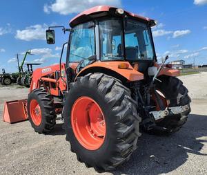 Pour le M5-111 tracteur agricole professionnel 4x4 Kubota puissance polyvalente avec moteur et pompe pour l'utilisation de la pelouse - Product Image 1