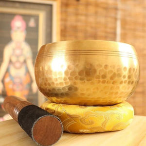 Dernier bol chantant en laiton martelé de qualité impressionnante bol de méditation de yoga de forme ronde de fabrication en Inde - Product Image 6