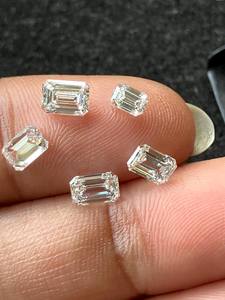 Anillo de Diseño con Piedra de Desarrollo, Diamante Suelto Cultivado en Laboratorio, Esmeralda de 0.5 CT - Product Image 6