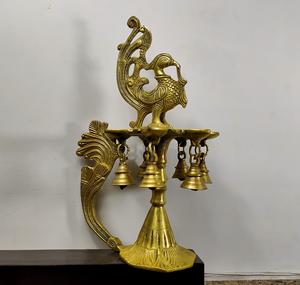 Lámpara de aceite de latón de lujo para el hogar, práctica religiosa, decoración de templo, la mejor lámpara hecha a mano de diseño tradicional indio Aarti Diya - Product Image 3
