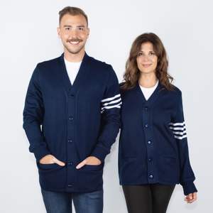 Suéter universitario de inspiración vintage: suave, cálido y perfecto para ropa informal y estilos de moda - Product Image 1