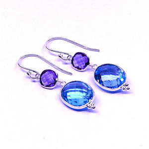 ต่างหูเงินแท้ 925 รุ่น Gemvanity SE730 ประดับพลอยบลูโทแพซและอะเมทิสต์สีน้ำเงิน ชุบทอง ดีไซน์คลาสสิกสำหรับผู้หญิง - Product Image 1