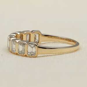 Anillo de Boda con Diamante Cultivado en Laboratorio con Corte Esmeralda, Engaste de Bisel, Color de Diamante F Amarillo/Blanco/Rosa, Plata de Ley/Platino/Oro - Product Image 2