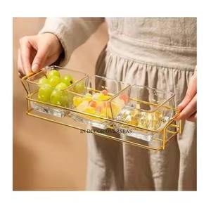 Juego de 3 piezas de alta calidad de fruteros y recipientes para servir frutos secos y nueces, de cristal transparente, con bandeja de metal dorado. - Product Image 1