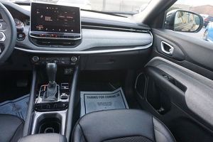 รถ SUV หรูมือสอง ปี 2024 รุ่น C-Compass Latitude ขับเคลื่อน 4 ล้อ เกียร์อัตโนมัติ 8 สปีด กำลัง 200 แรงม้า - Product Image 4
