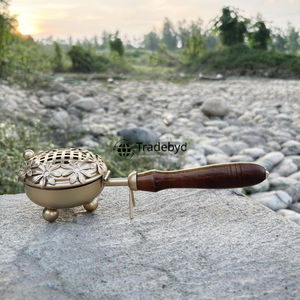 Quemador Bakhoor de Metal hecho a mano Premium Tradebyd, soporte de incienso árabe tradicional, función antiolor para uso en meditación - Product Image 3