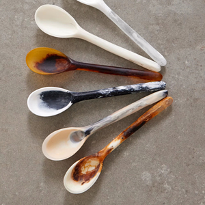 Cucharas de resina modernas para cocina, hechas de resina epoxi de grado alimenticio, con superficie lisa y pulida. - Product Image 1