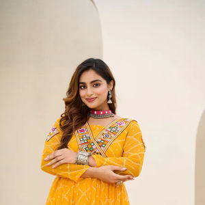 Nuevo diseñador de ropa festiva para fiestas atractiva Faux Georgette con estampado Bandhani y fabricante de vestidos de retazos Kutchi de India - Product Image 1