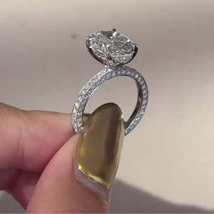 Anillo de Compromiso con Diamante Cultivado en Laboratorio Certificado por IGI, Corte Ovalado con Halo Oculto, Certificado por IGI - Product Image 3