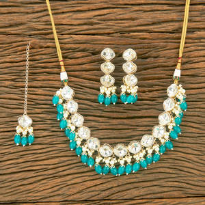 ชุดสร้อยคอ Kundan คลาสสิกทองเหลืองชุบทองอินโดเวสเทิร์นที่สวยงามทําด้วยมือสําหรับผู้หญิง - Product Image 4