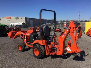Tractor Subcompacto Kubota BX23S al por Mayor, 4x4 con Cargador, Retroexcavadora, Cortadora de Césped de 60 Pulgadas, Pocas Horas de Uso, Motor Diésel de Alto Rendimiento - Product Image 3