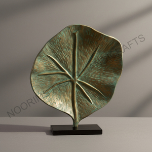 Sculpture Moderne en Métal Aluminium, Figurines avec Finition Patinée, Taille Personnalisée, Décoration de Table pour la Maison, Idéale pour les Remises de Diplômes - Faite à la Main et Écologique - Product Image 1