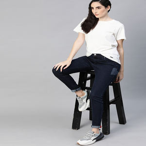 Camiseta de mezcla de algodón suave de verano para mujer personalizada, decoraciones de botones de diamantes, colores disponibles para pedidos a granel comprimidos - Product Image 3