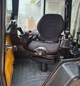 Chargeuses-pelleteuses compactes JCB 1CXT 4x4 haute performance, efficaces pour les travaux de construction, meilleur prix avec pompe moteur essentielle - Product Image 5