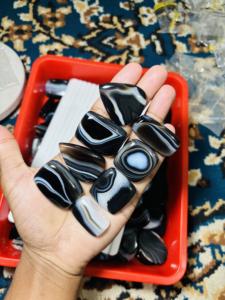 Lote de Gemas Sueltas de Ágata Negra con Banda, Forma Libre, Natural, para Hacer Collares, Forma Mixta - Product Image 2