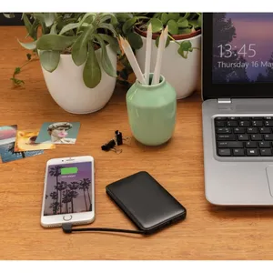 Powerbank Tascabile Personalizzato da 5.000mAh per Gadget Promozionali - Product Image 3
