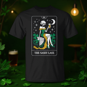 T-shirt unisexe à manches courtes et col rond avec impression numérique du motif de la carte de tarot The Sassy Lass, design pour la Saint-Patrick - Product Image 3